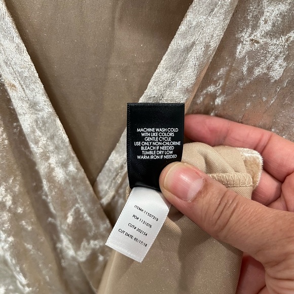 Torrid Gold Crushed Velvet Dress Sz. 1 (14/16) NWT - Picture 11 of 12